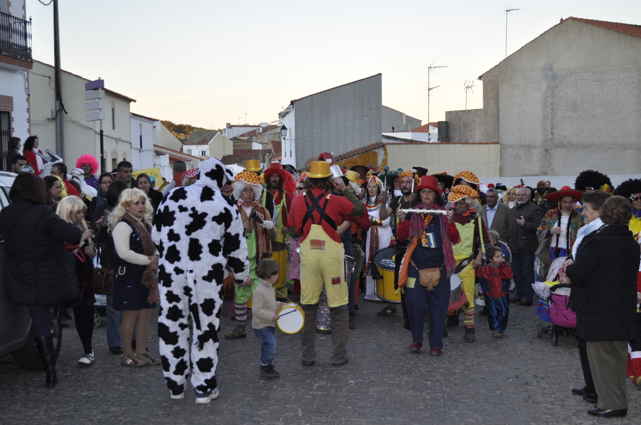 Los monesterienses salen a la calle a disfrutar del carnaval